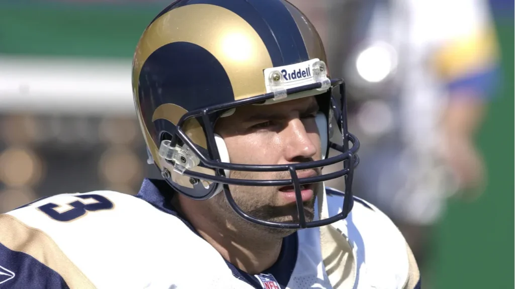 kurt warner quarterback of the st louis rams in game