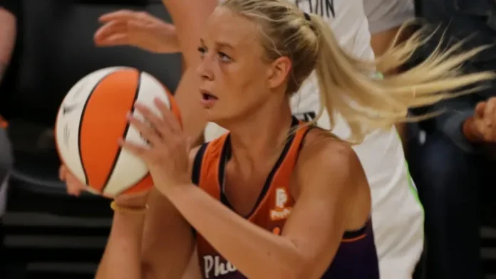 Sophie Cunningham in action