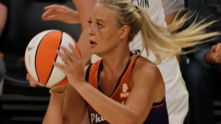 Sophie Cunningham in action