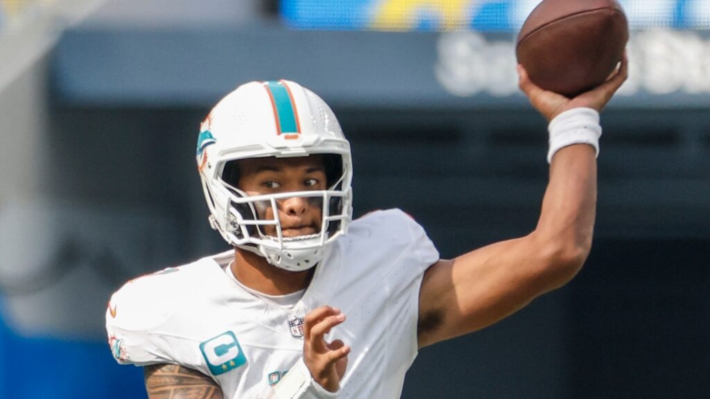 Tua Tagovailoa in action
