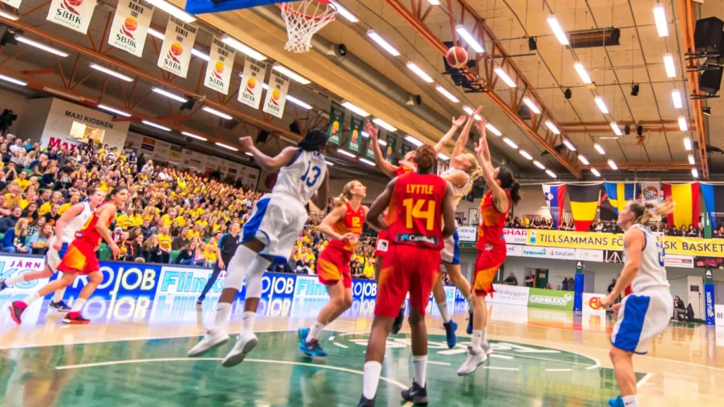 spain attacking at in the women european basketball qualifier game