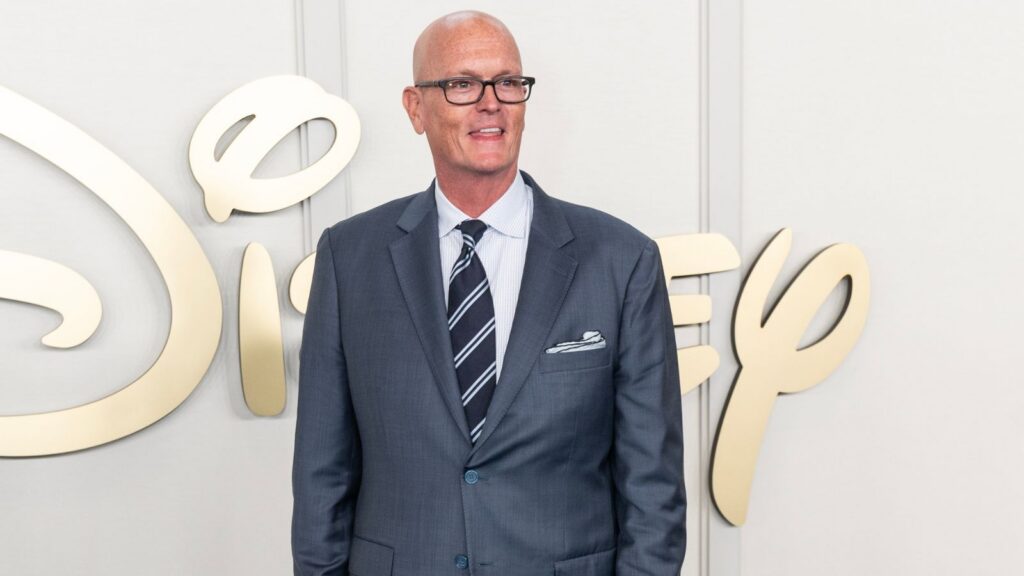 Scott Van Pelt at an event.