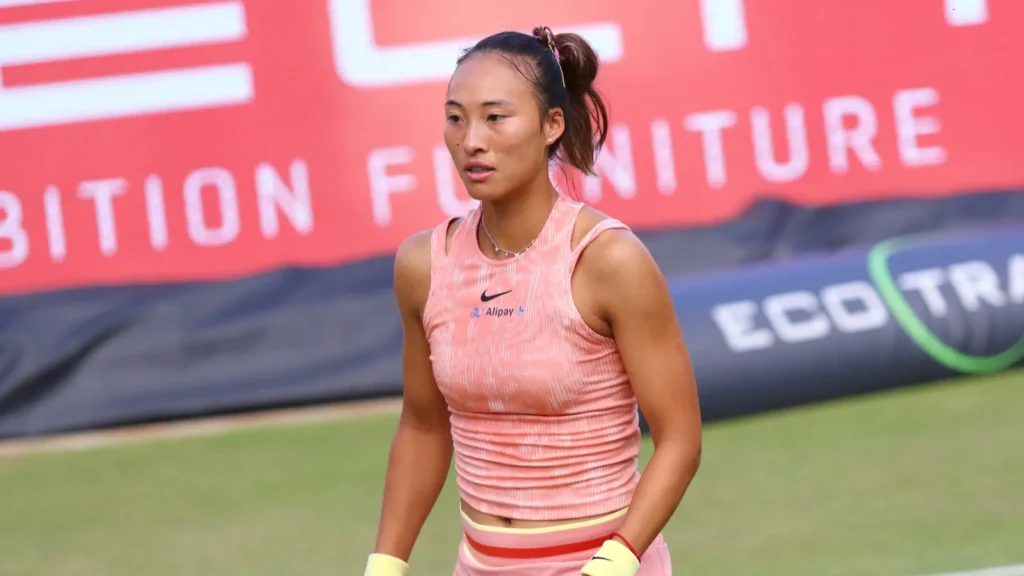 Qinwen Zheng during a tennis match.