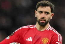 Bruno Fernandes’ form raises concerns after Manchester United’s poor start bruno fernandes of manchester united holds the ball
