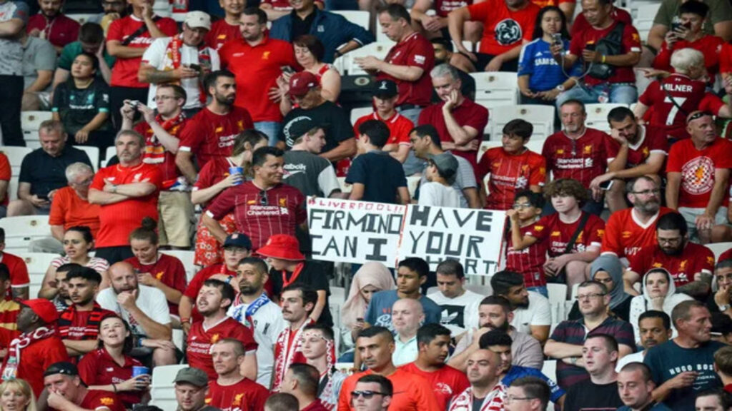 Turkey football fans cheering