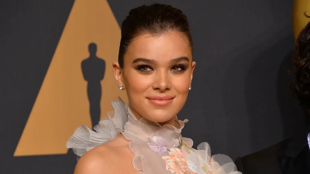 Hailee Steinfeld at an event.