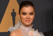 Hailee Steinfeld at an event.