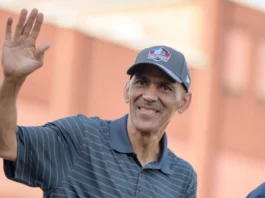 Tony Dungy waving his hand