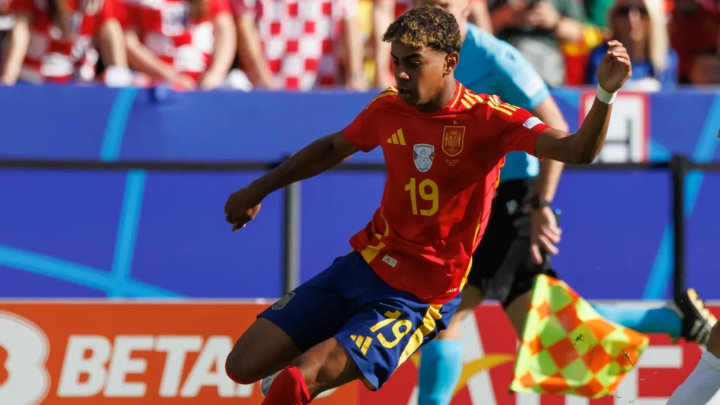 lamine yamal during the game