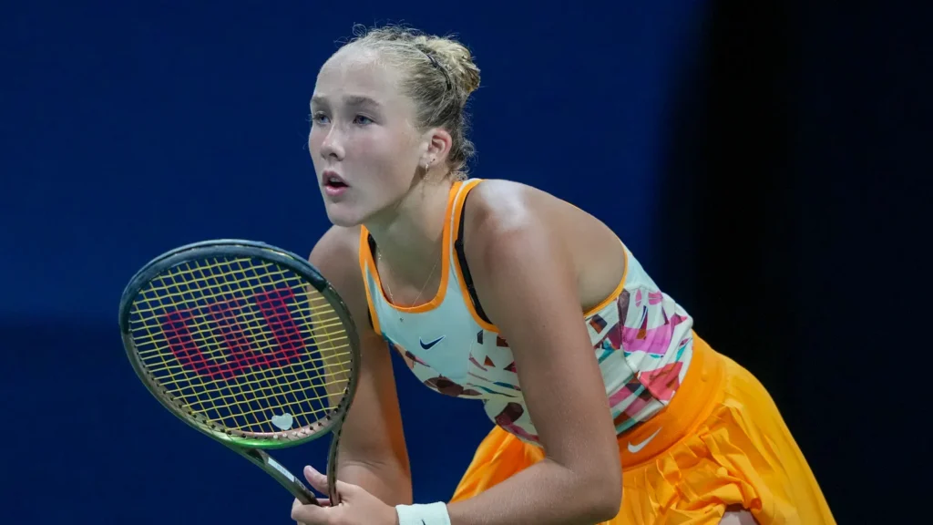Mirra Andreeva during a tennis match.