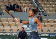 Qinwen Zheng at the tennis match.
