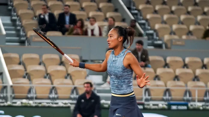 Qinwen Zheng at the tennis match.