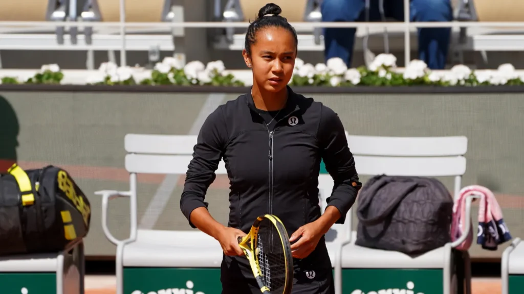 Leylah Fernandez at the tennis court.