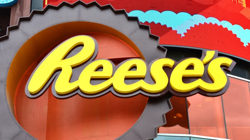 reeses logo shop at new york new york hotel and
