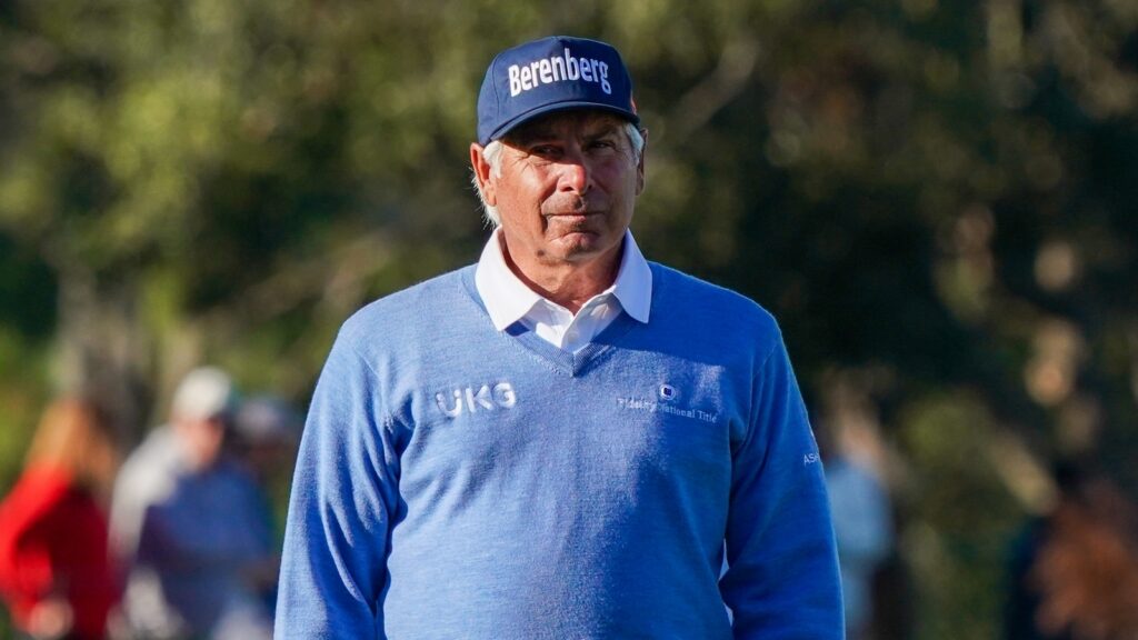 Fred Couples approaches the 18th green during the first round of the PNC Championship