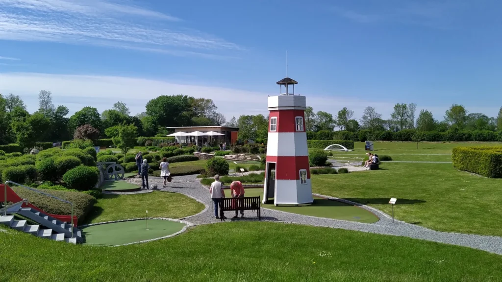 Miniature golf course