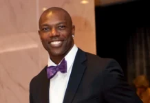 Former NFL wide receiver Terrell Owens attending a formal event