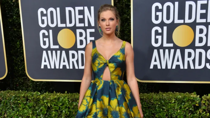 los angeles usa january 06 2020 taylor swift arriving at Taylor Swift at the Golden Globe Awards.