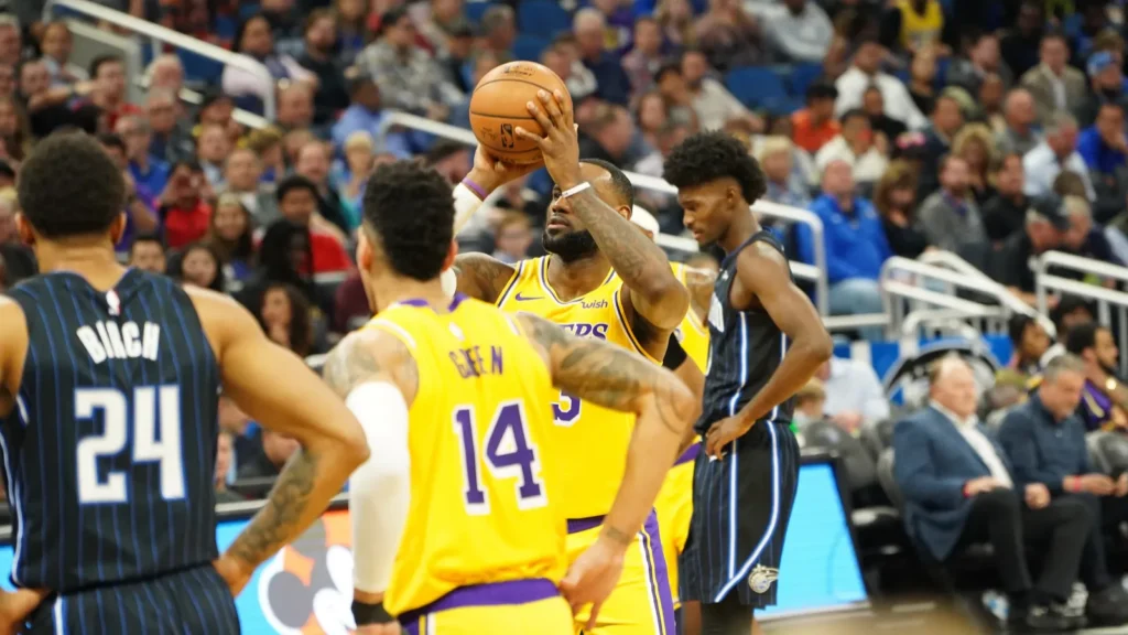 Lakers player throwing the ball in the net.